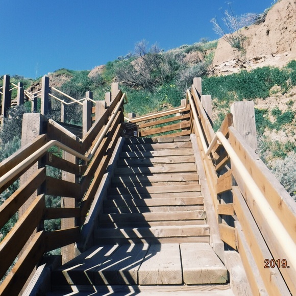 Meet your Posher, Ashley🌟 - Picture 1 of 1